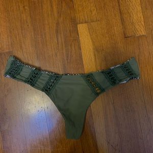 Acacia Chuns bottoms